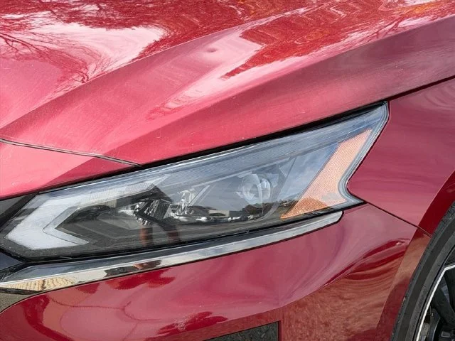 Used 2023 Red Nissan 2.5 SR image 4