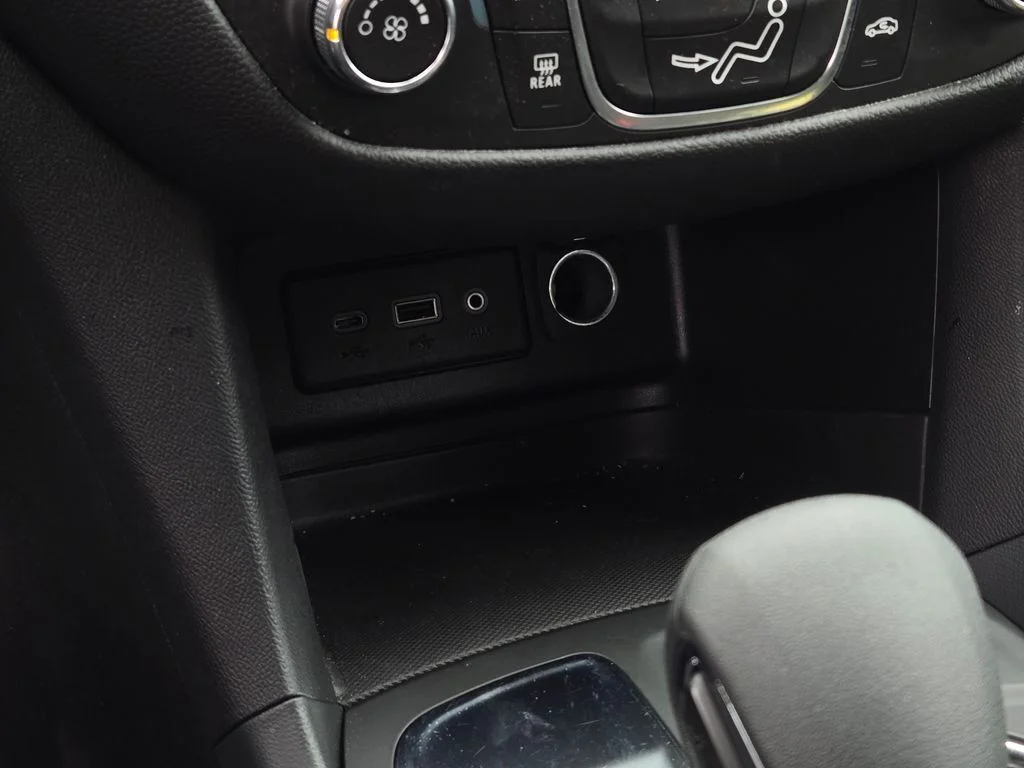 Used 2024 White Chevrolet LT image 27