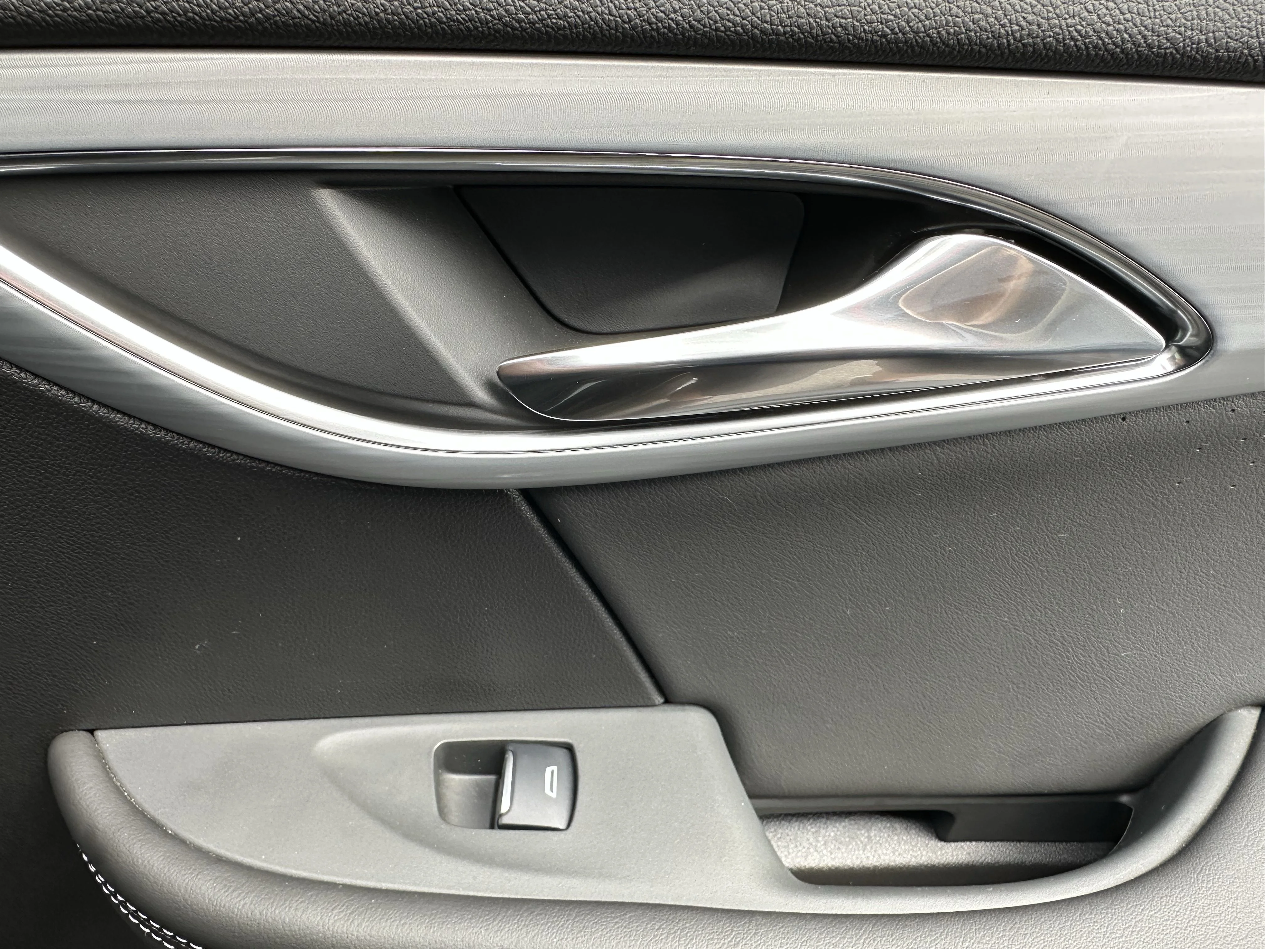 Certified Used 2024 Black Buick Avenir image 19