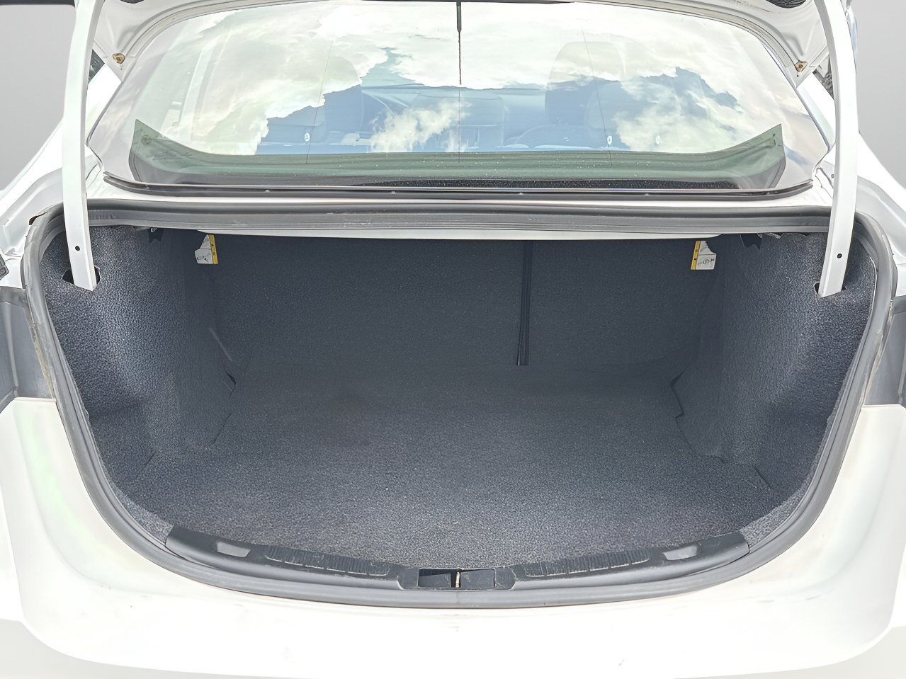 Used 2019 Oxford White Ford S image 8