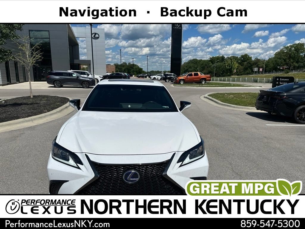 2022 Lexus ES 300h 300h F SPORT's photo