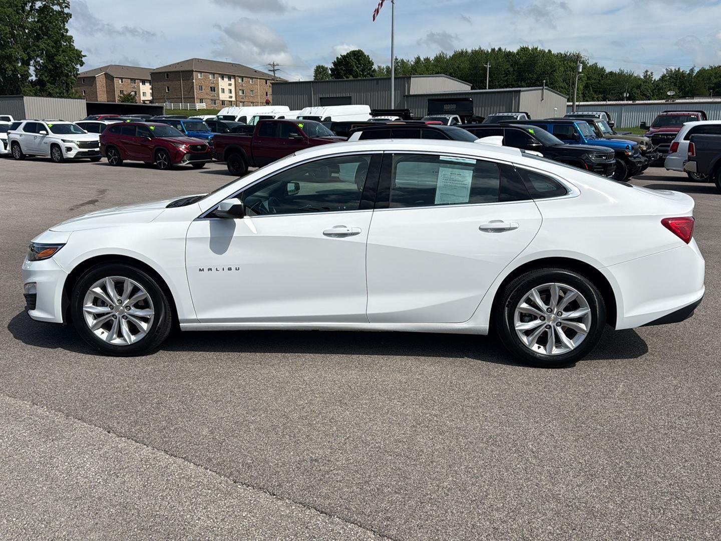 Used 2024 Summit White Chevrolet LT image 7