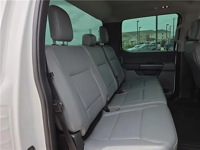 Used 2023 Oxford White Ford XL 4x4 SuperCrew Cab 5.5 ft. box 145 in. WB image 9