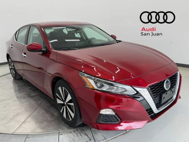 Used 2021 Red Nissan 2.5 SV image 1