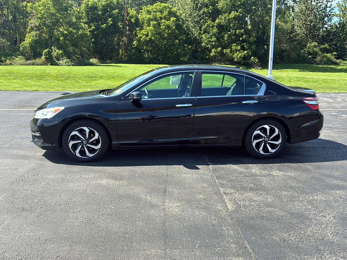 Used 2017 Crystal Black Pearl Honda EX image 19