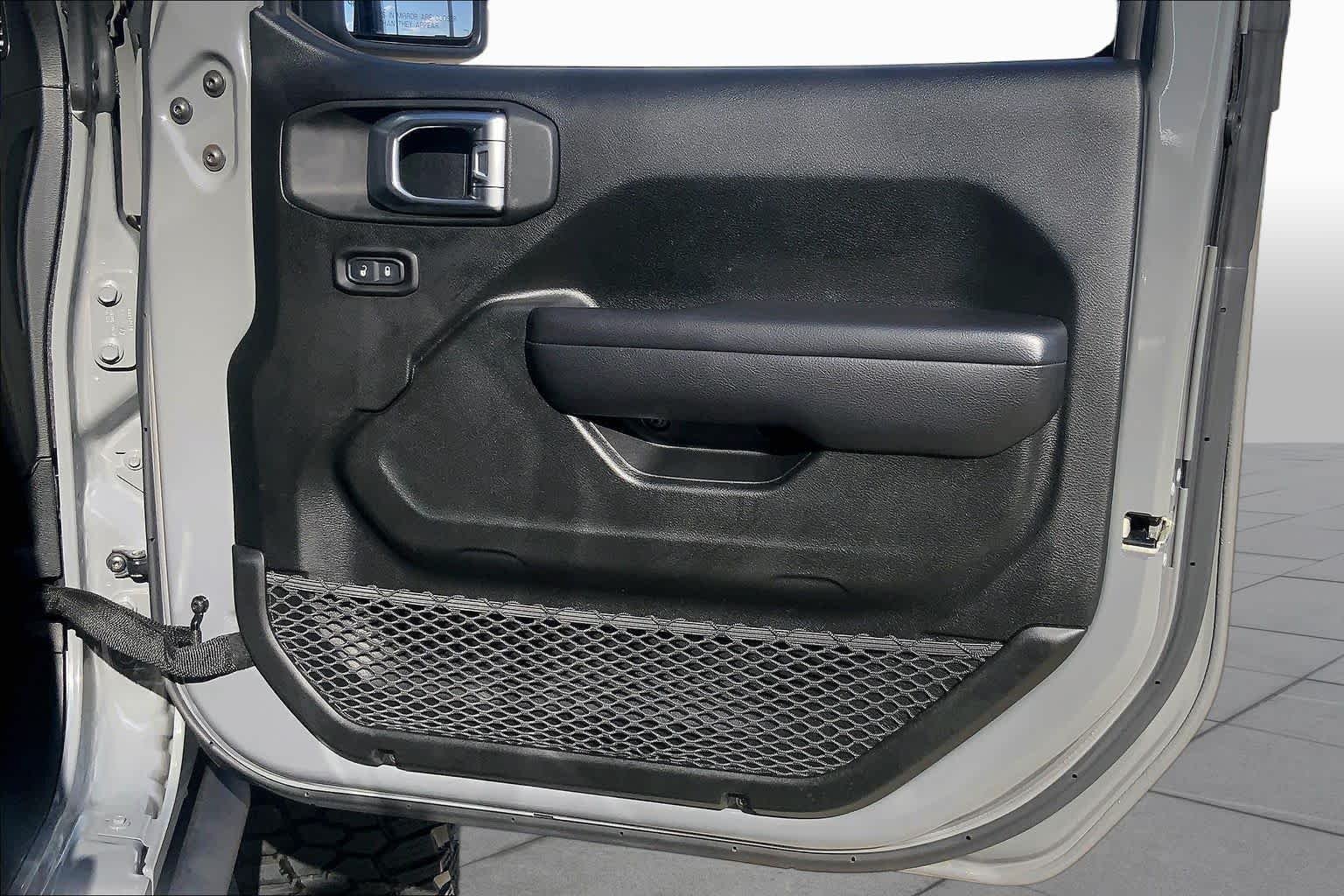 Used 2018 Sting-Gray Clearcoat Jeep Sport S image 24