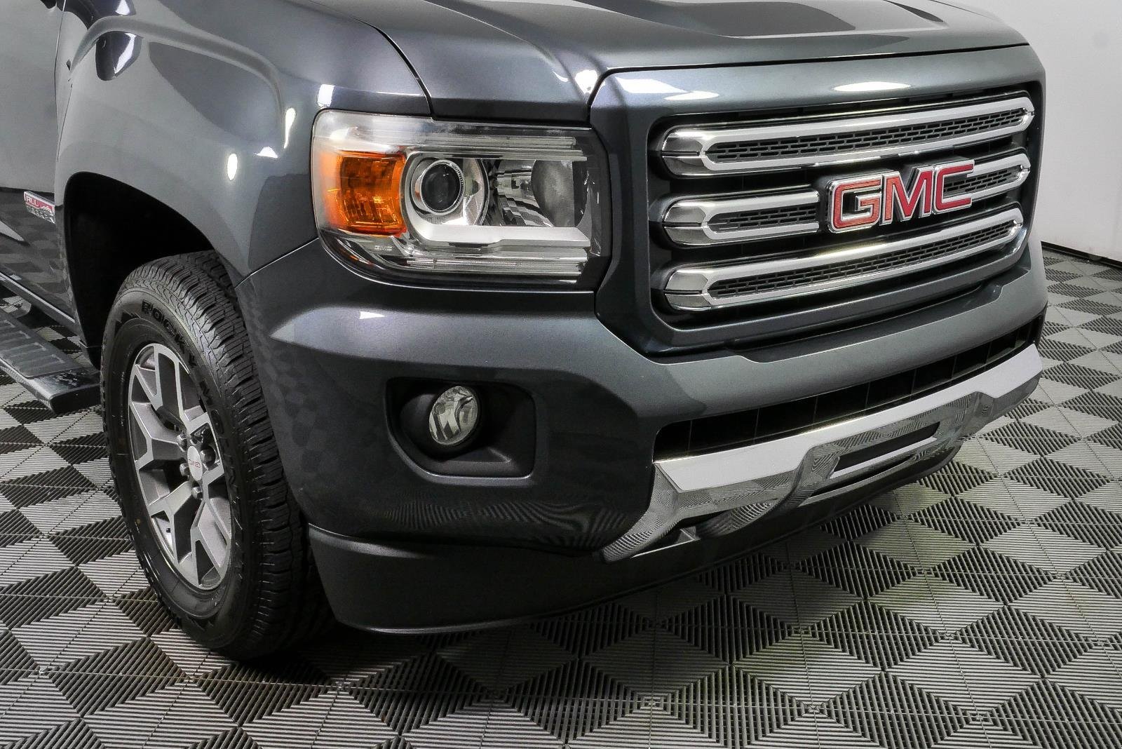 Used 2016 CYBER GRAY METALLIC GMC 4WD SLE image 34