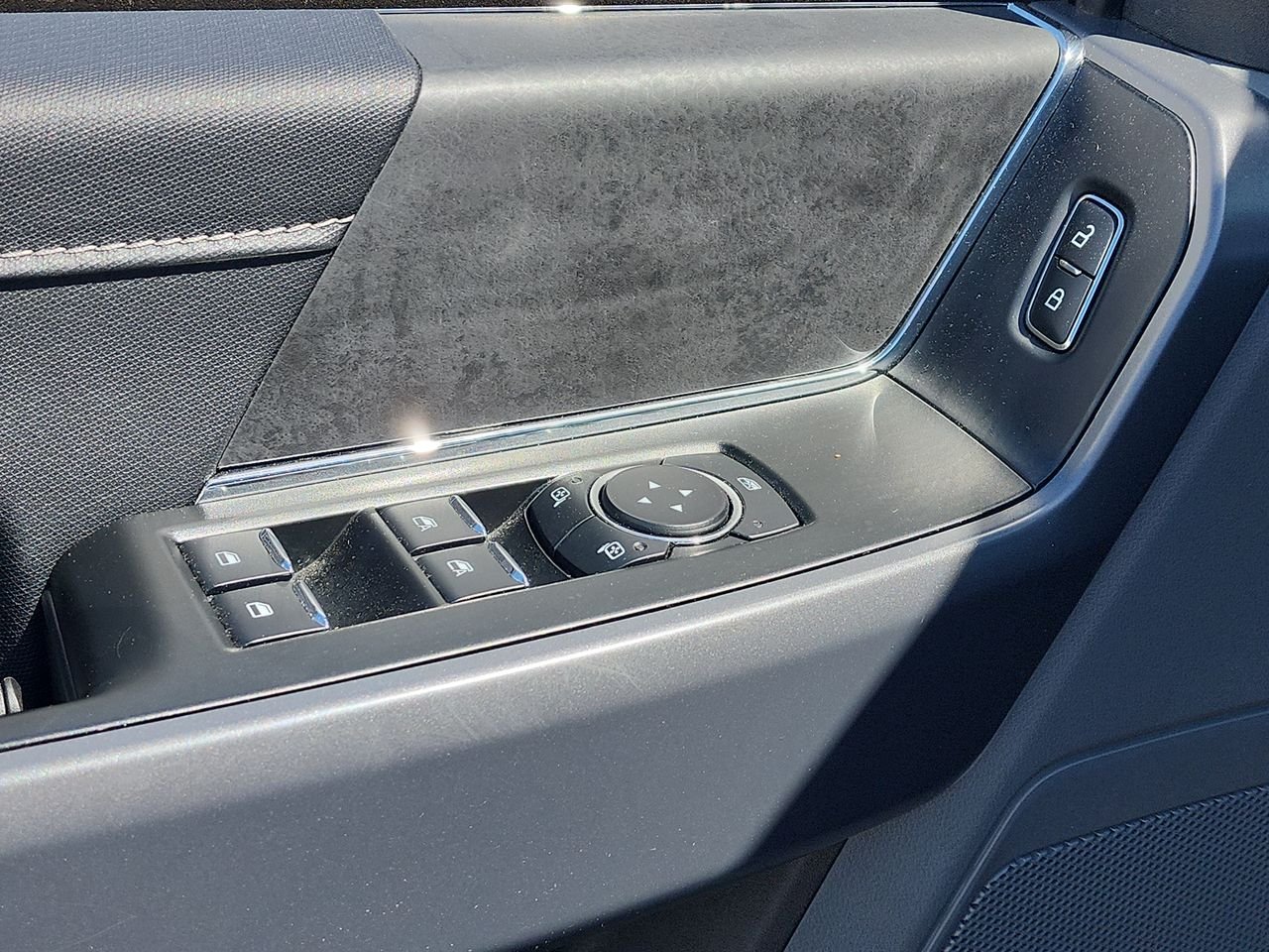 Used 2025  Ford XLT image 13