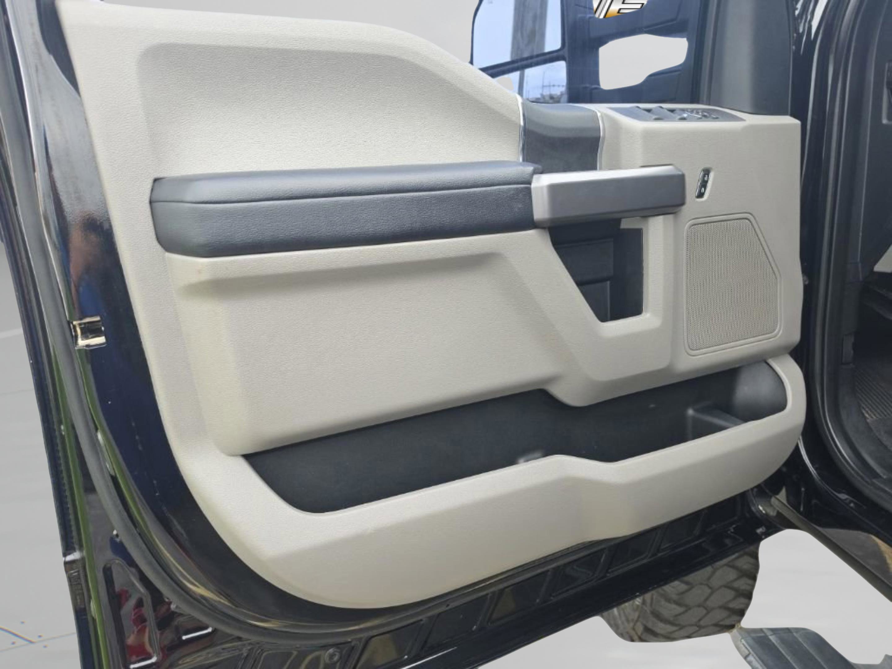 Used 2019 Black Ford XLT image 16