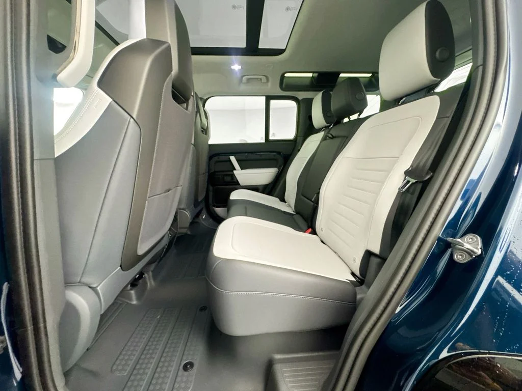 New 2026 Sargasso Blue Land Rover OCTA image 25