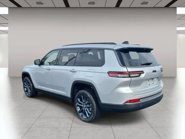 New 2026 Silver Zynith Exterior Paint Jeep Limited image 6