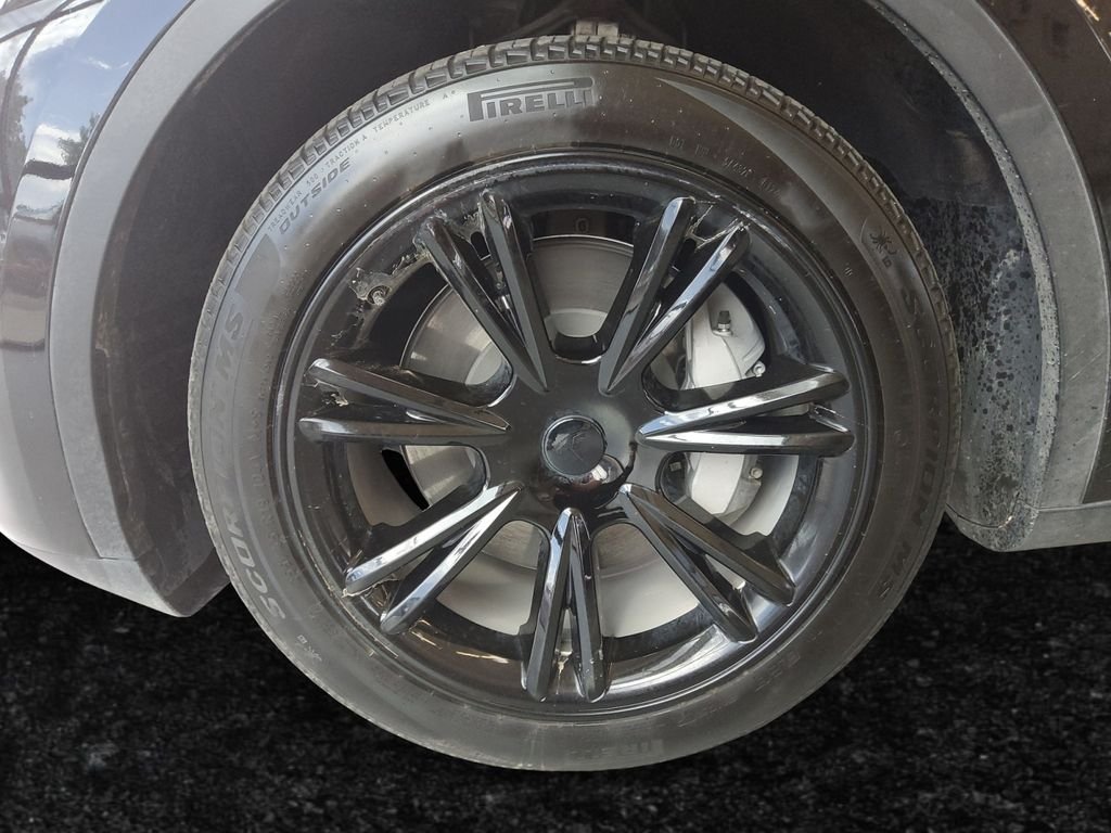 Used 2024  Tesla Long Range image 26