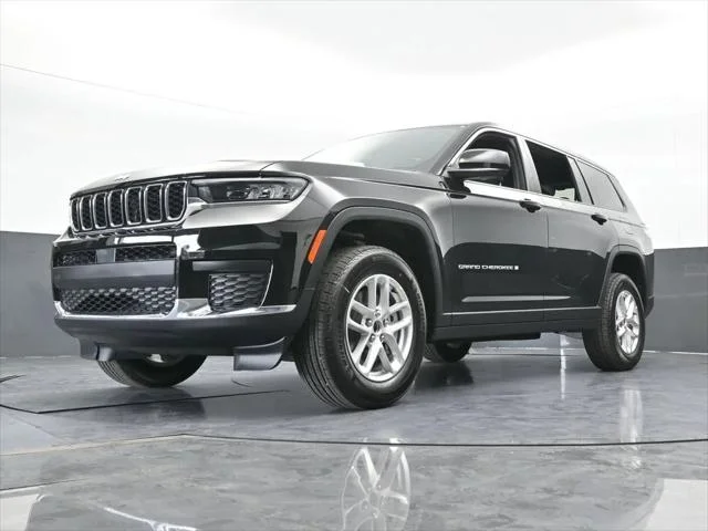 New 2026 Diamond Black Crystal Pearl-Coat Exterior Paint Jeep Laredo image 52