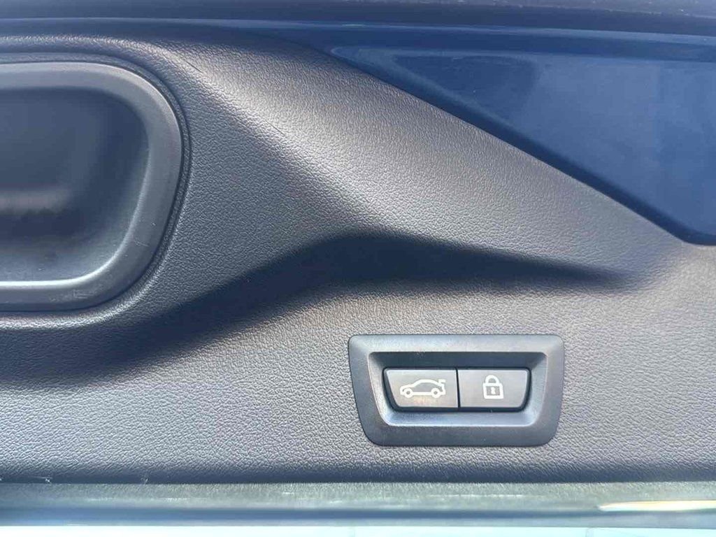 Used 2020 Blue BMW xDrive40i image 26
