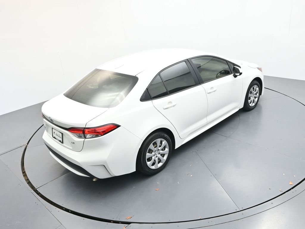 Used 2022 White Toyota LE image 28
