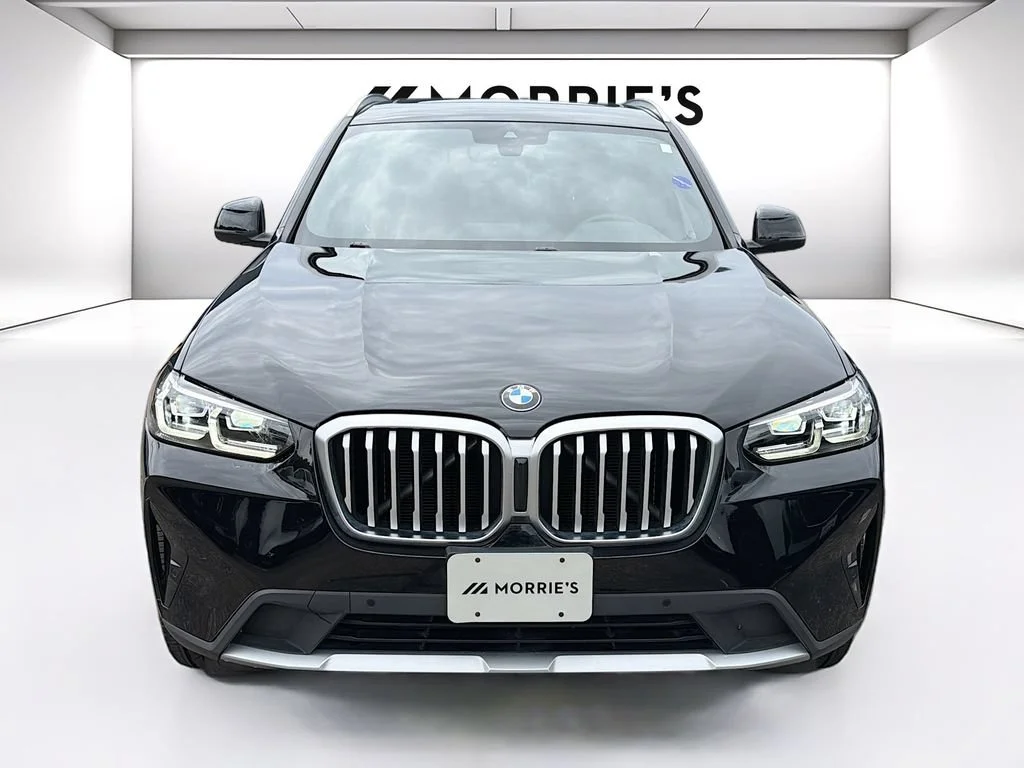 Used 2023  BMW xDrive30i image 2