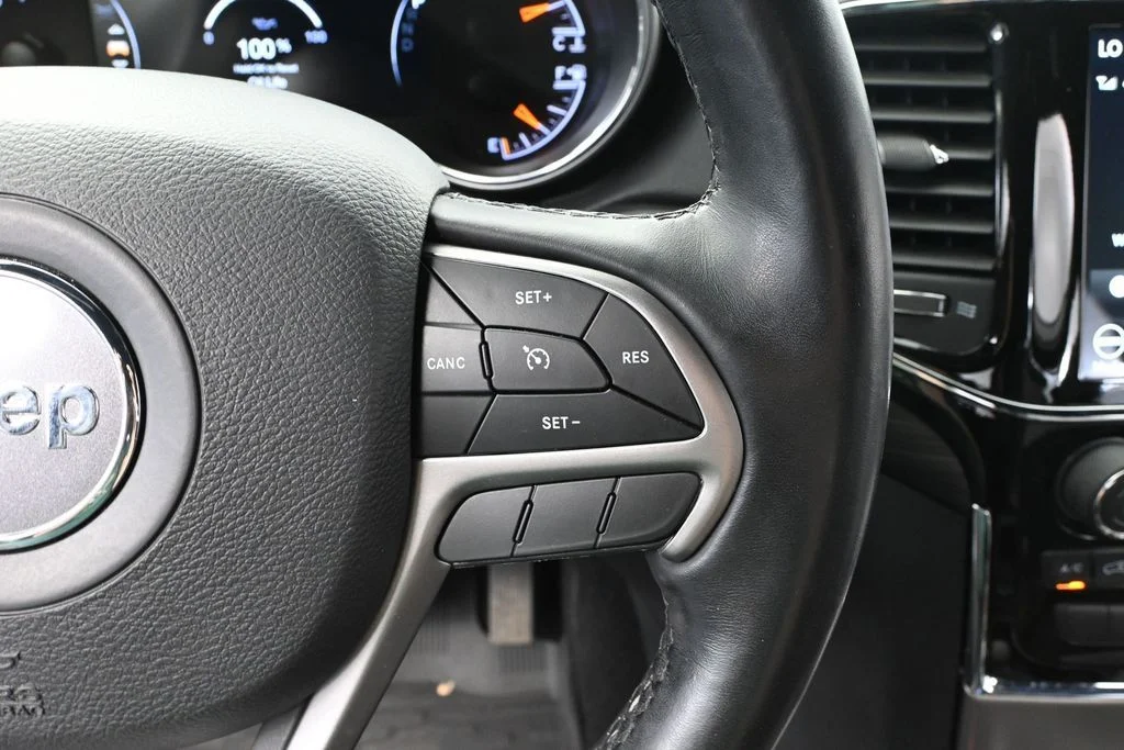 Used 2021 White Jeep Laredo X image 32