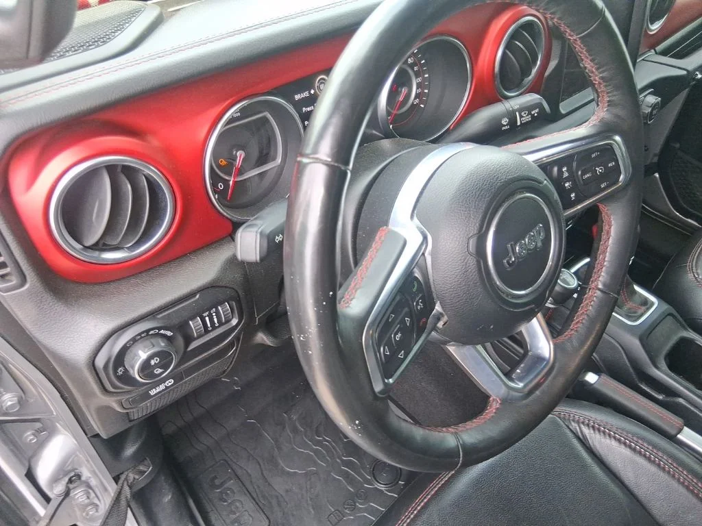 Used 2020 Silver Jeep Rubicon image 12