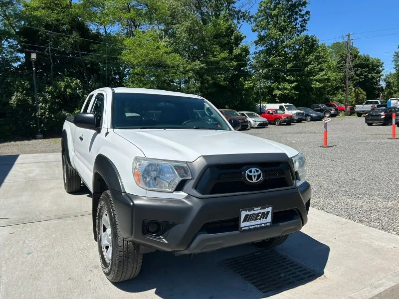 Used 2015 White Toyota Pickup 4D 6 ft image 17