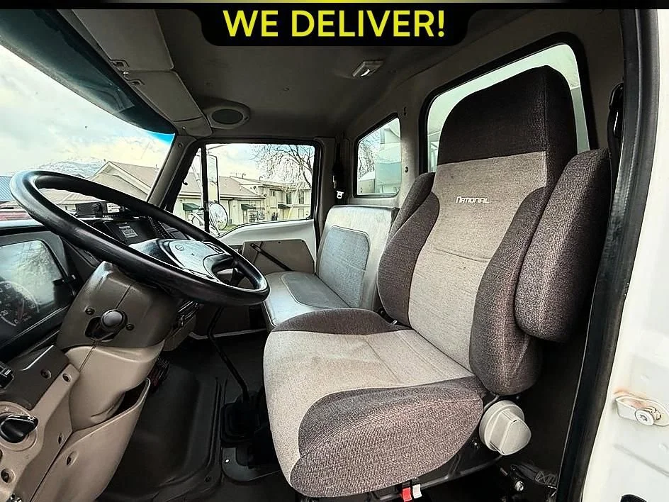 Used 2005 White Sterling ACTERRA image 10
