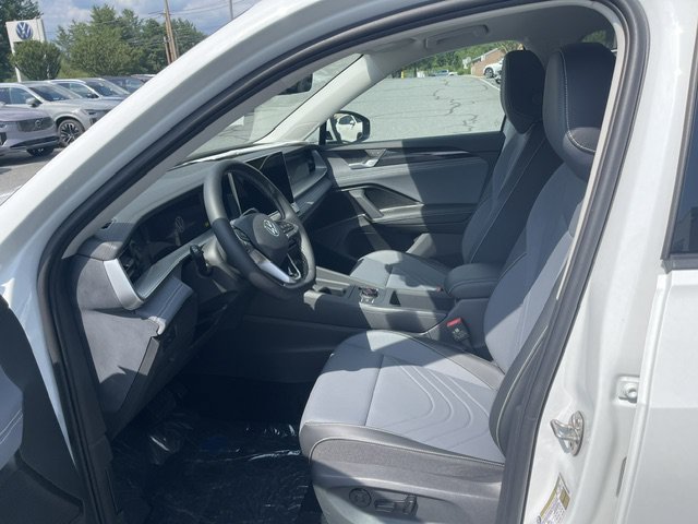 New 2026 Pure White Volkswagen 2.0T SE image 14