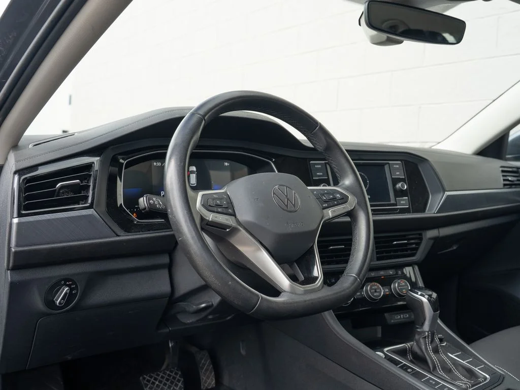 Used 2024  Volkswagen 1.5T SE image 4