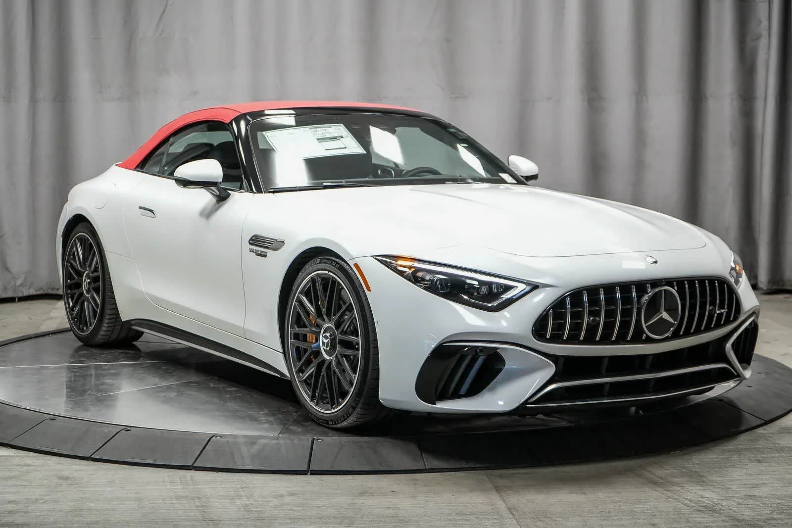 New 2025 MANUFAKTUR Moonlight White Metallic Mercedes-Benz AMG® SL 63 S E Performance Roadster image 44