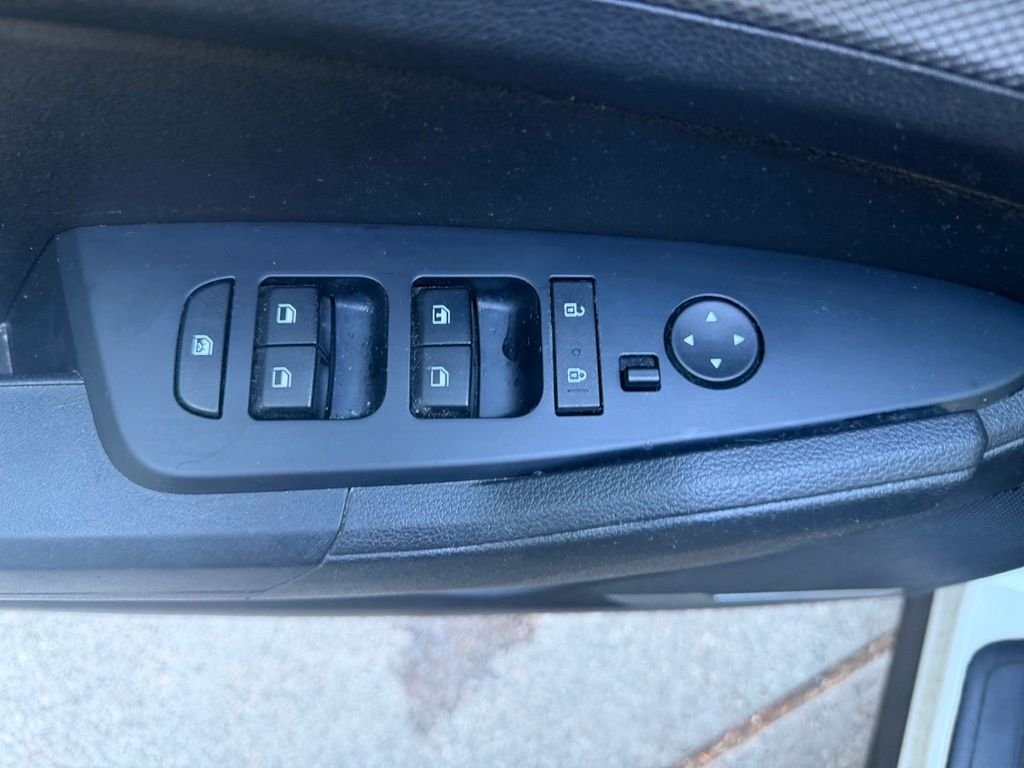 Used 2023 Snow White Pearl Kia LX image 12