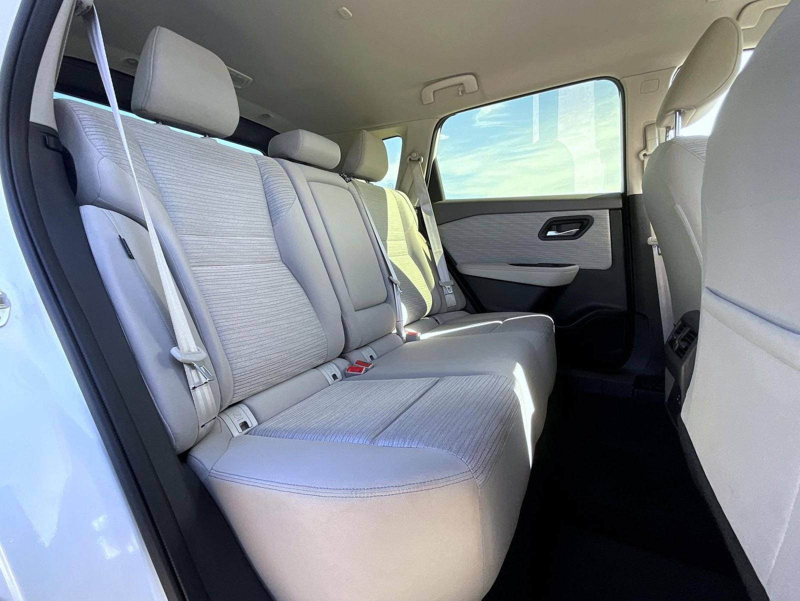 Used 2023 White Nissan SV image 22