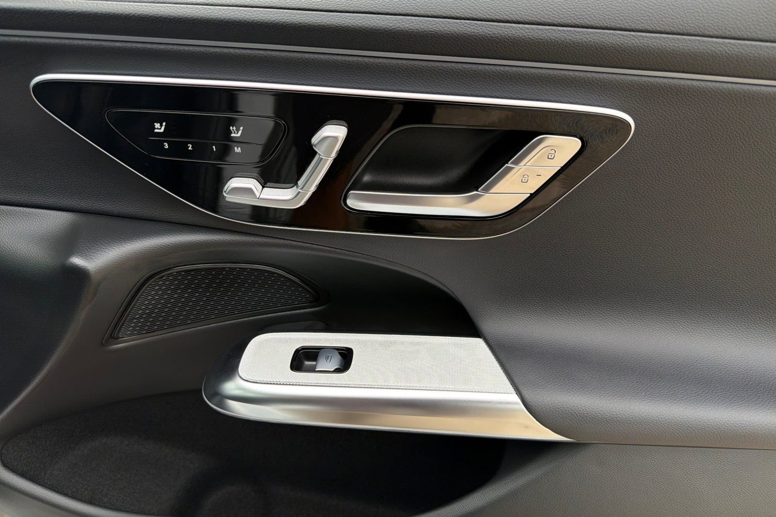 New 2026 MANUFAKTUR Alpine Grey Mercedes-Benz E 350 image 35