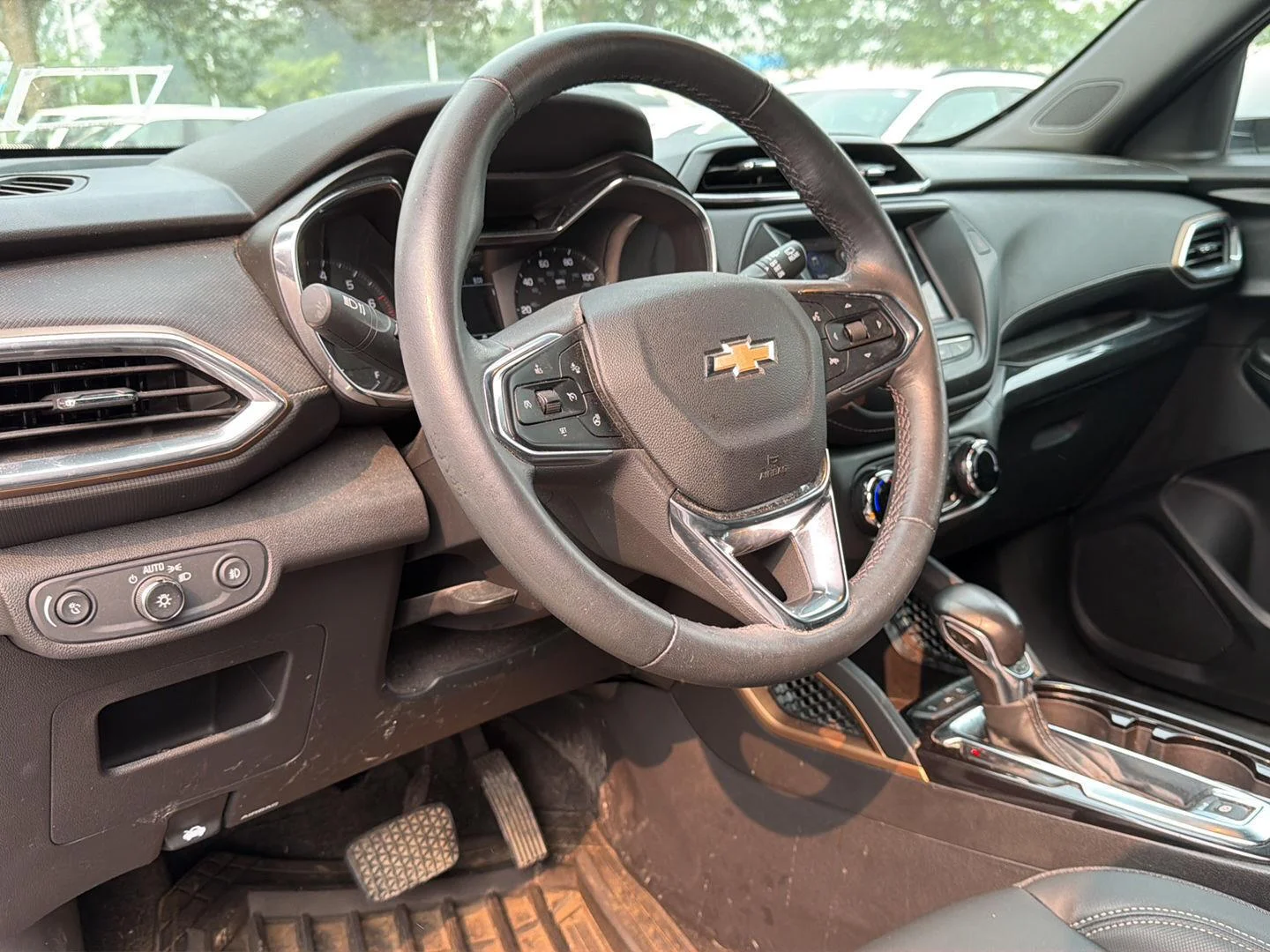 Used 2023 Summit White Chevrolet ACTIV image 7