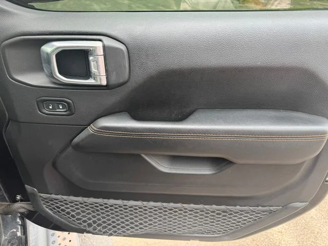 Used 2021 Black Jeep Mojave image 13