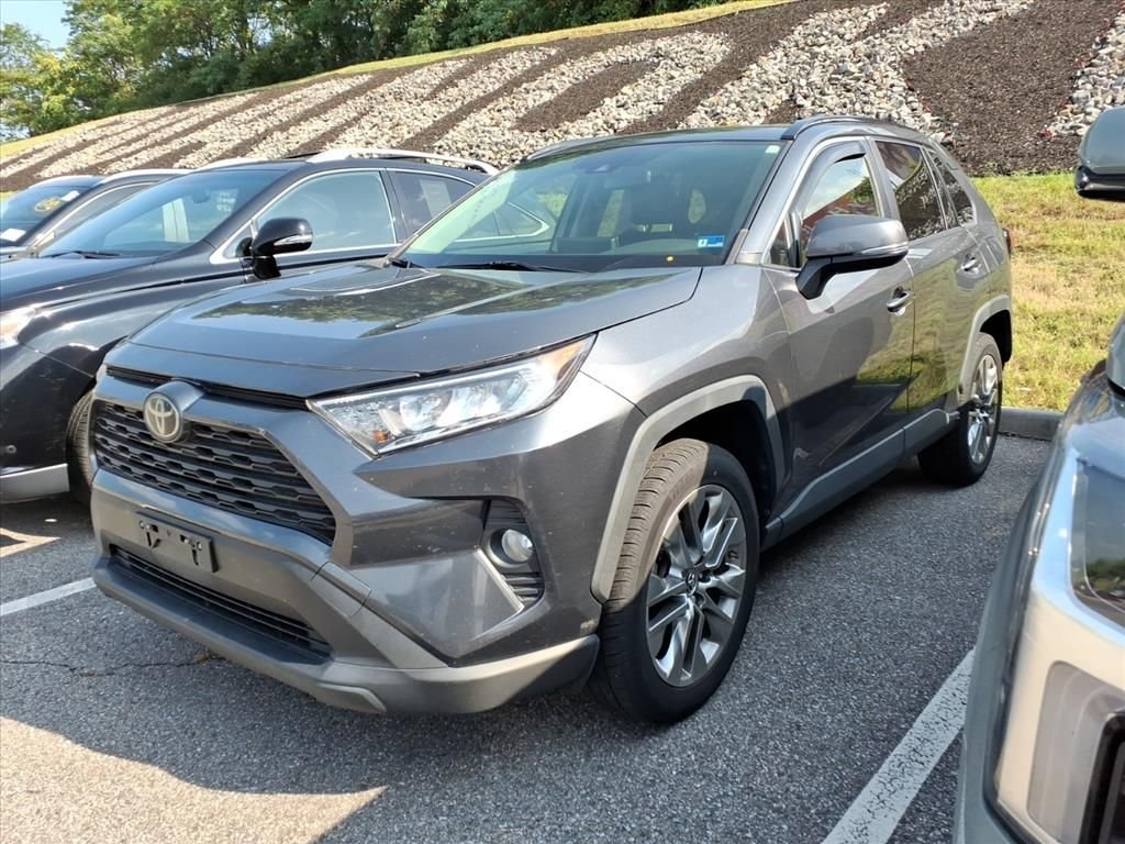 Used 2019 Gray Toyota XLE Premium image 4