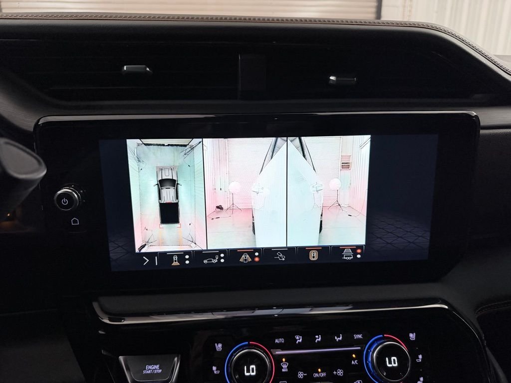 Used 2024 White GMC AT4 image 21