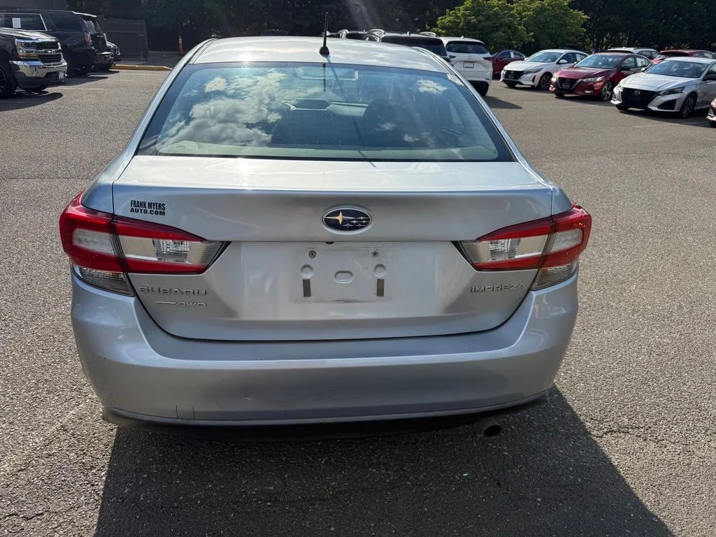 Used 2019 Silver Subaru 2.0i image 7