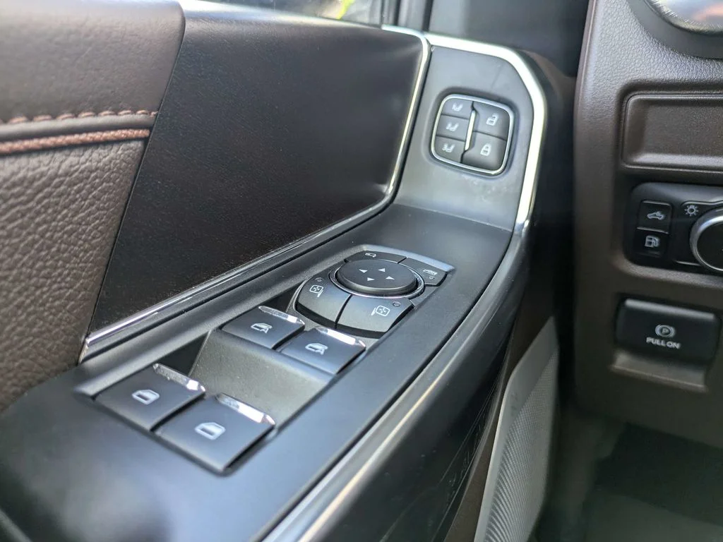 Used 2025 Agate Black Metallic Ford King Ranch image 27