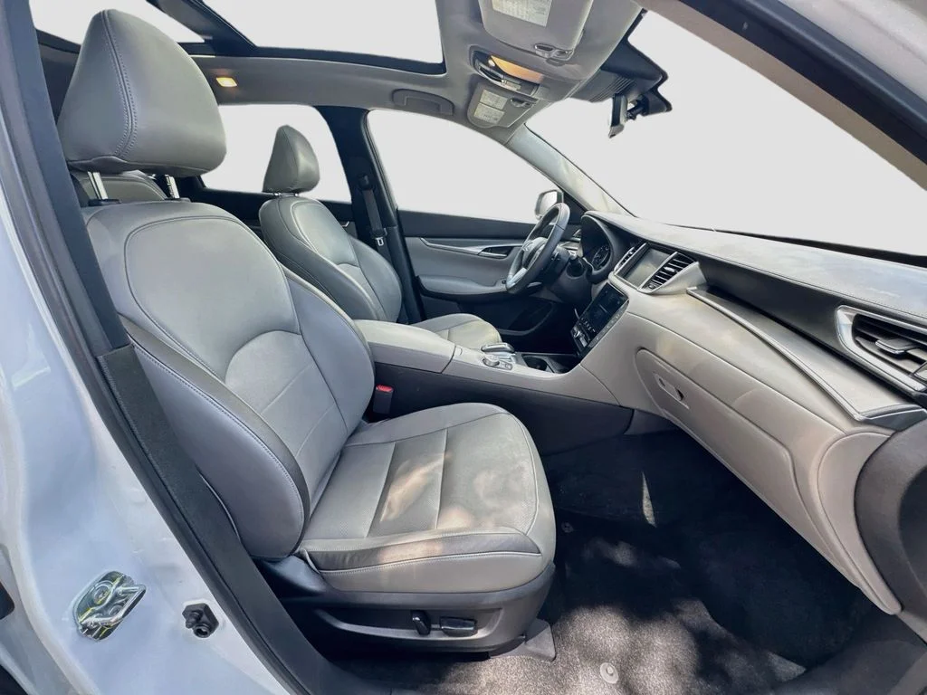 Certified Used 2023 White INFINITI LUXE image 30