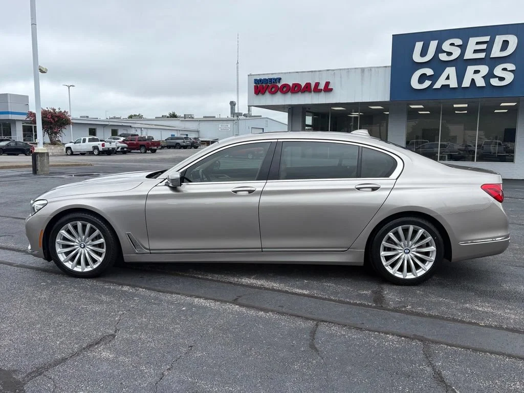Used 2018 Gold BMW 740i image 3