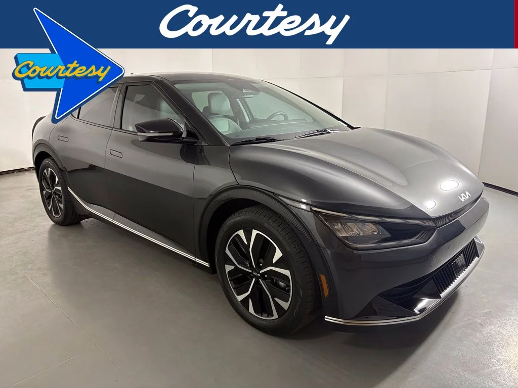 Used 2024 Gray Kia Wind image 1