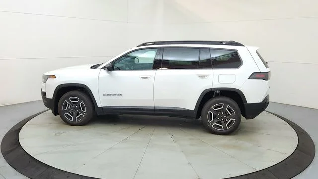 New 2026 Bright White Clear-Coat Exterior Paint Jeep Limited image 6