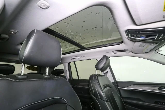Used 2023 White Jeep 4xe image 18