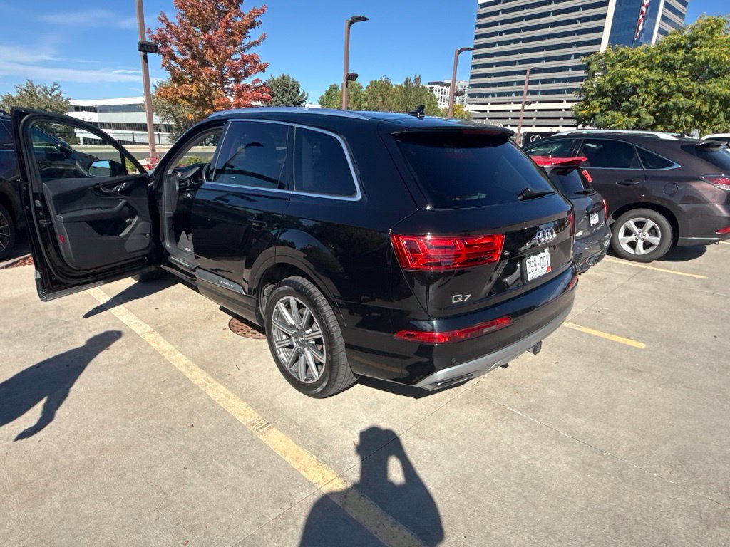 Used 2019  Audi 55 Premium image 2