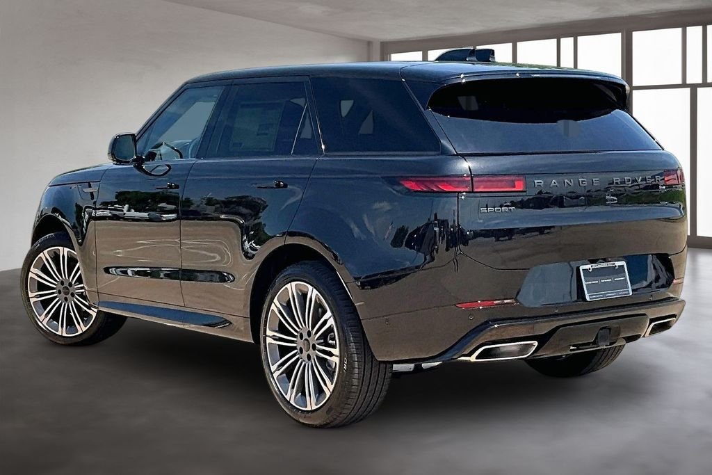New 2026 Santorini Black Metallic Land Rover Dynamic SE image 3