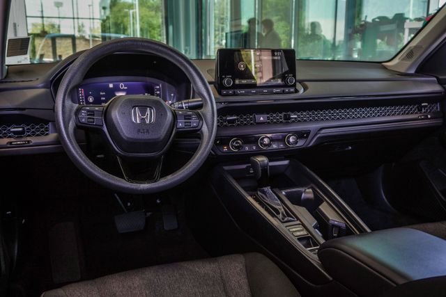 Used 2023 White Honda EX image 15
