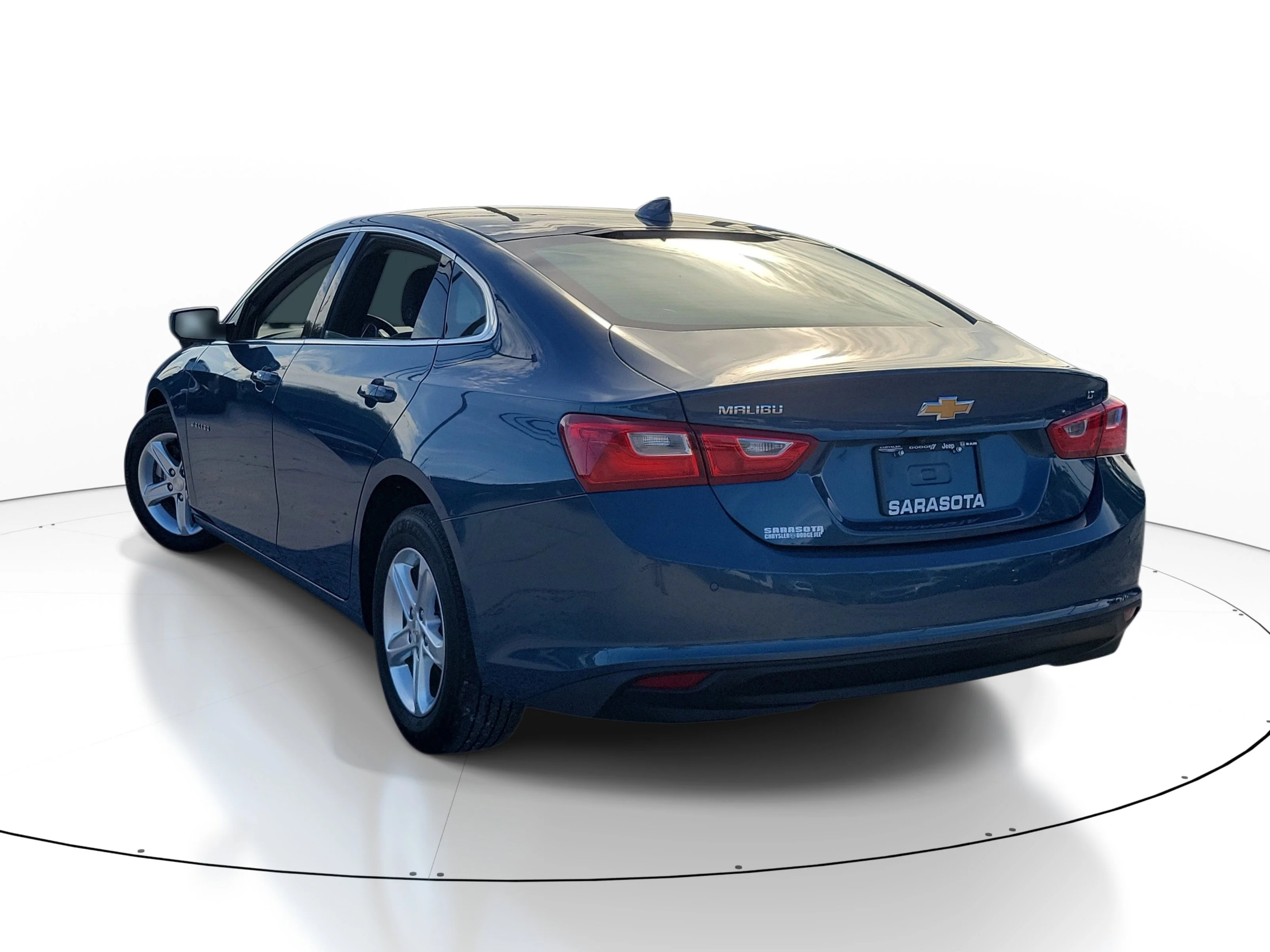 Used 2024 Lakeshore Blue Metallic Chevrolet LT image 4