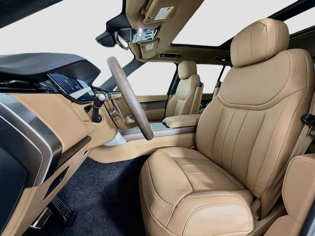 New 2026 Eiger Grey Land Rover SE image 22