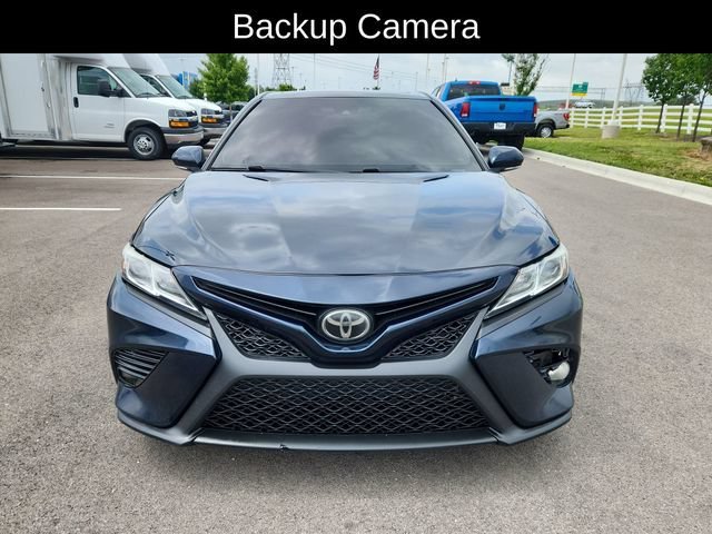 Used 2018 Toyota Camry SE with VIN 4T1B11HK7JU519506 for sale in Grove City, OH