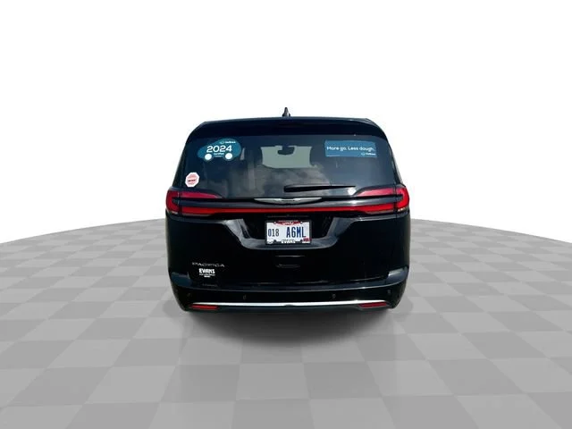 Used 2024 Black Chrysler Touring L image 8