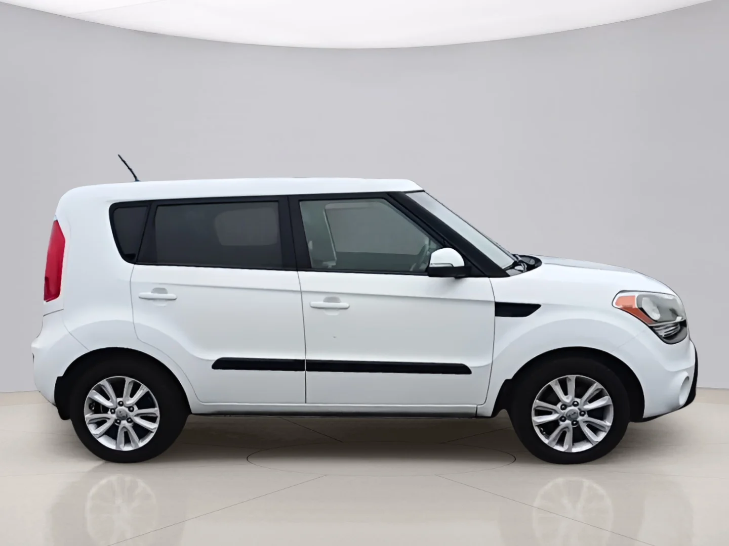 Used 2013 White Kia ! WAGON image 6