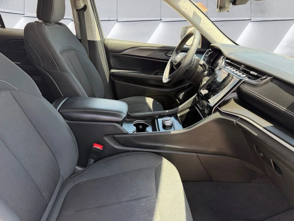 Used 2023 White Jeep Laredo image 20